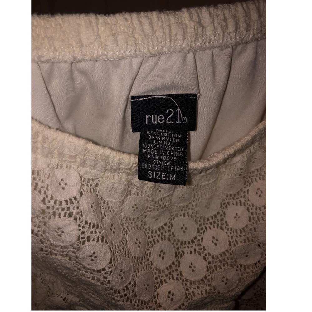 Size Medium White Eyelet Lace Pattern Mini Skirt - image 5